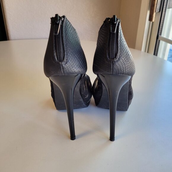 Qupid Peep Toe Bootie Heels Black Faux Leather Suede Women's Size 6.5 - Picture 3 of 7